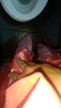 变装和射精女孩缎面派对粉红色迷你礼服