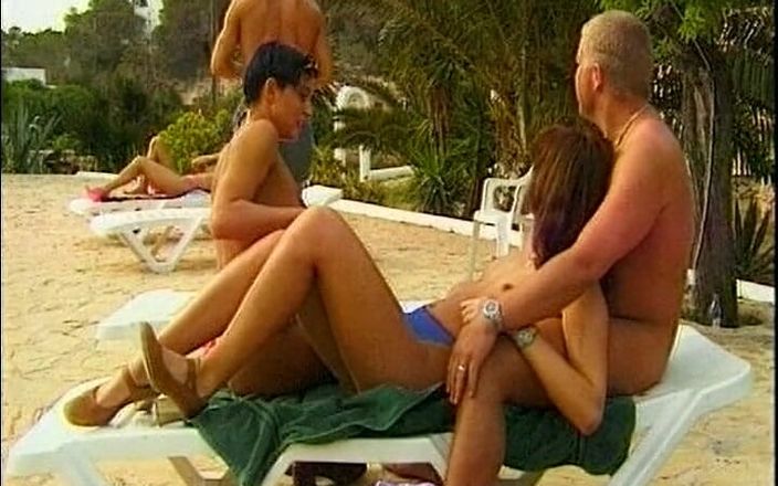 Deutsche Frauen: Trei doamne germane cu aspect uimitor care împart două pule tare...