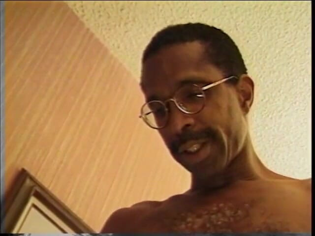 First Black Sexperience: Si blonde seksi dengan tetek sebenar yang bagus menjilat zakar...