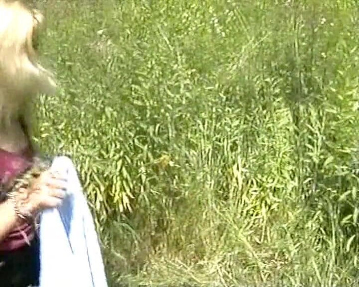 Deutsche Madchen: Blonďatá dívka z Německa dělá chlapa jen masturbací