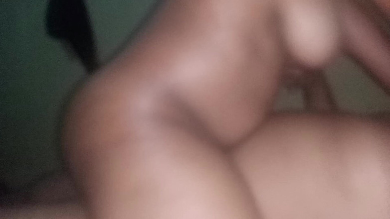 DFLOW69: 2 orgasme saat aku menunggangi dan menggesek kontolnya dan backshot...
