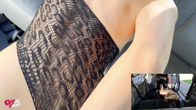 Miley Weasel: Prostituta bionda in nylon si lascia scopare legata un sedere!!