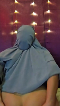 JOI Watch How Dildo Does It Better Than You Mia Niqab