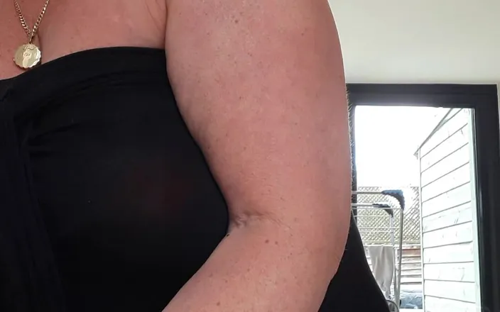 Uk Joolz: Almost Caught in the Act... Tits Hanging