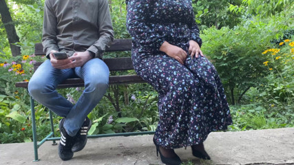 OurFetishLife: La splendida MILF con il suo culo mostra lo spettacolo...