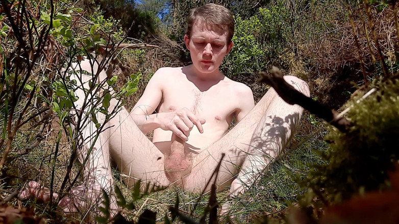 Forest Boi: Bogel dalam hutan melancap