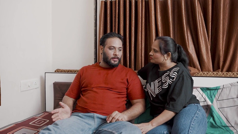 HotMaal69: Tía india seducida por joven y sexo hardcore