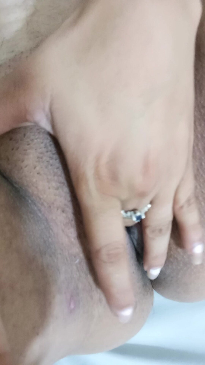 Allyson Dawson: Pertunjukan seks bogel melancap jari khas dan dildo