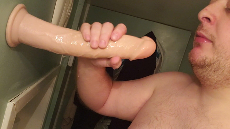Charlieboy69: Diep in de keel 30 cm dildo dag 7 deel 3