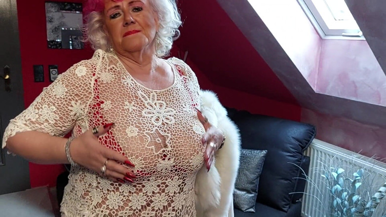 PureVicky66: Zabawa babci: bezczelna przygoda z jej krzywymi!