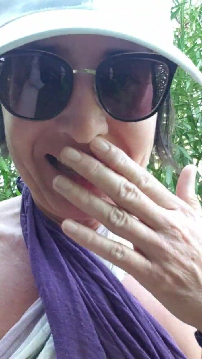 JulieEroticDress: Orta yaşlı seksi kadın herkesin içinde