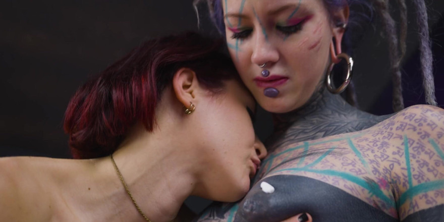 Miss Flora: Pillow Fight &amp; Lesbian Fun with Anuskatzz