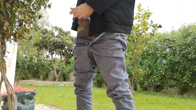 Rafael Torreano: Guy Smoking and Wanking Outside to Beat the Cold