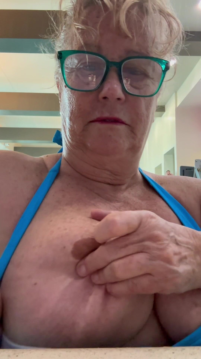 Big Ass 4 U: Peitos na piscina