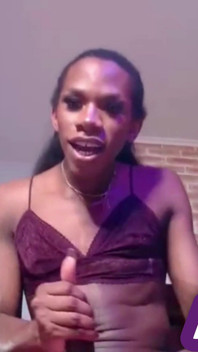 Aj180 saje sama a hladí svého veiny černého ptáka v Chaturbate ukrade - 4 den zachráněný spandex