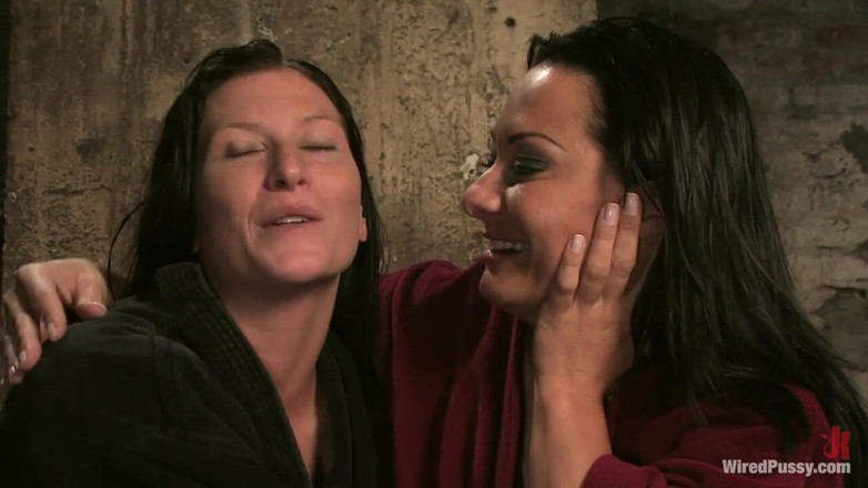 Wired Pussy by Kink: Sandra Romain y Ariel X