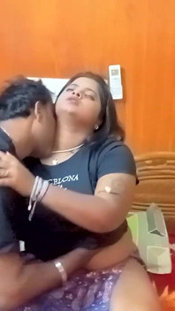 Desi arrapata moglie figa cazzo con suo Debor davanti al marito ..