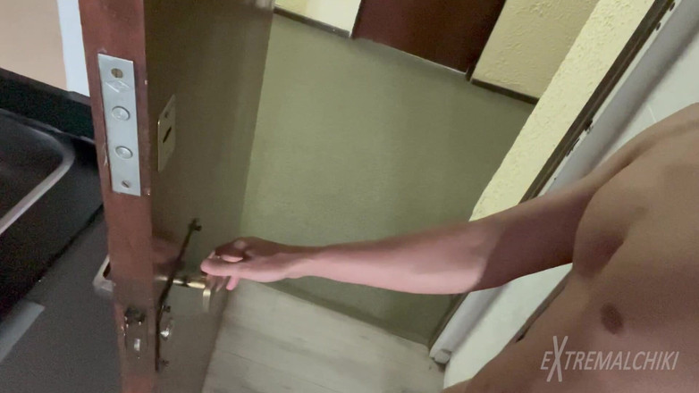 Extremalchiki: Dormitory Guard Sneaking