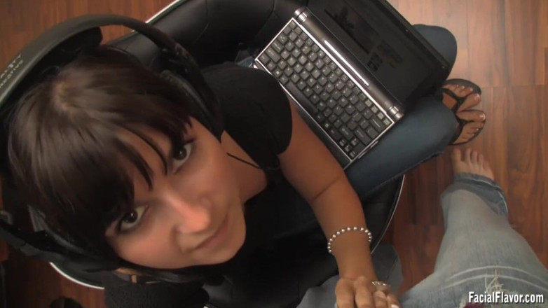 Facial flavor: Jane gives a blowjob with the headphones on her ears