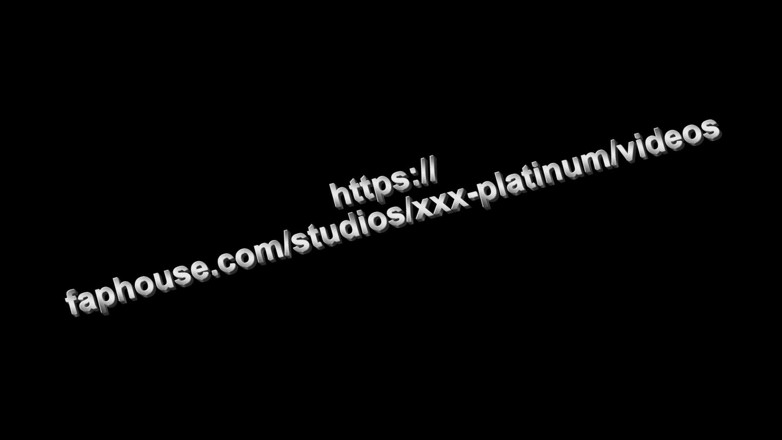 XXX-Platinum: 화장실에서 섹시한 이복 여동생은 의붓아버지에게 보지와 보지를 면도해 달라고 부탁했습니다. 샤워. 털이 무성한 보지를 면도합니다. 큰 자연 젖탱이