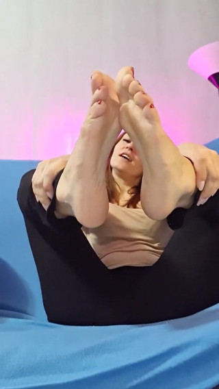 Adele Amber: Stopy ze skarpetkami ....