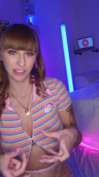 Creampie untuk remaja bertetek besar Angel Youngs
