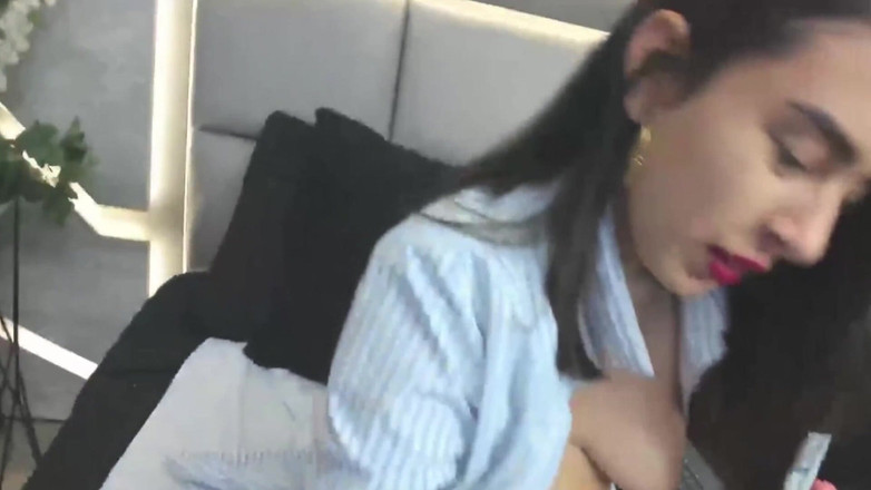 LiliBralee: Flicka Onanerar På Kameran För Sina Fans P6