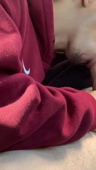 Cholo отсосала большую необрезанной плоти в экшне
