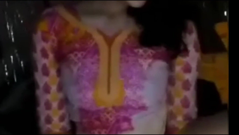 Riyadesi18: Iubită sexy cu pizdă umedă și multe orgasme. Gemete puternice. Vorbe...