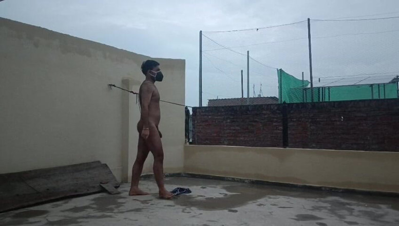 Sansuindia: Attore nudo sborra al mattino