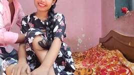 Awek desi berkongkek di luar rumah, Suara Hindi