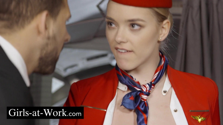 Girls At Work: Kokpitte ön sevişme