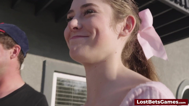 Lost Bets Games: Recitar el himno nacional en un show de striptease salvaje