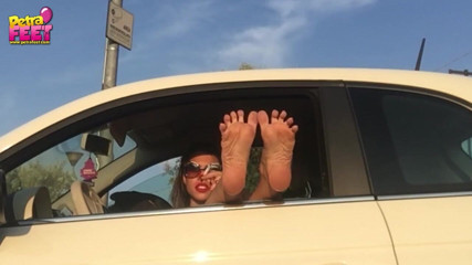 Smokin Fetish: Foot fetish in car with hot teen