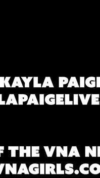 부엌에서 스트립하는 거유 밀프 Kayla Paige!