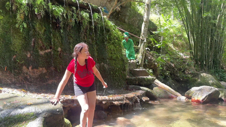 Julianaburning: เอลฟ์ตัวเล็กเจอสาวหลงป่า ช่วยพาออกมาแลกกับการเย็ดอย่างเสียว