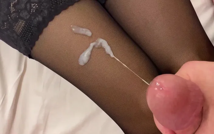 Cunning Fox: Compilation of Amateur Cumshots on Pussy, Legs in Pantyhose, Ass....