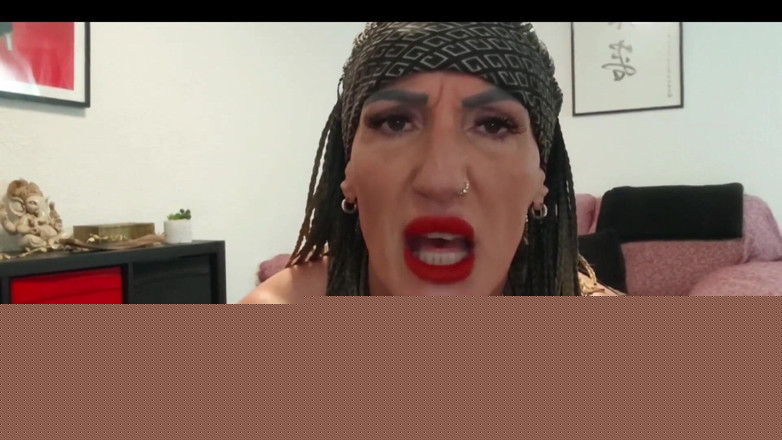 Danaxmuscles: Je t’exhibe tellement avec mes trous et ma bouche qui...