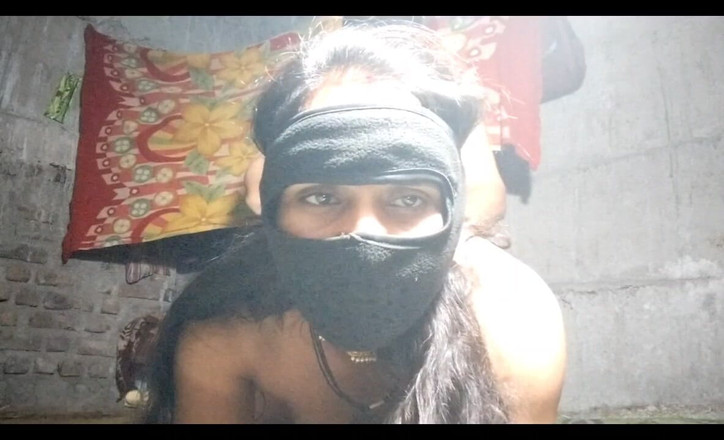 KMM: Desi moster från byn har hårt knull