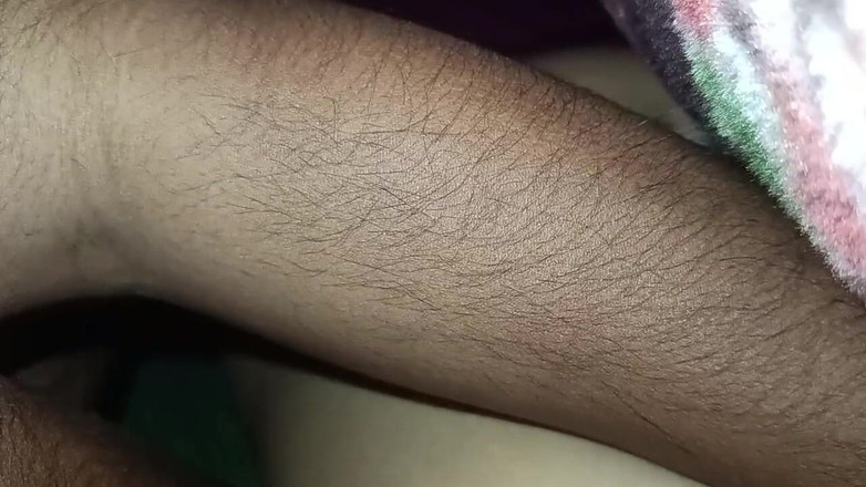 Raani16: Poesje van mijn vriendin vingeren in collegehostel