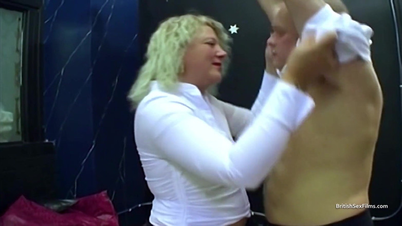 British Sex Films: Une femme mariée lourde se fait enculer