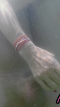 Złapaliśmy! Mój nauczyciel ręczna robota Mój kutas pod wodą na plaży nude