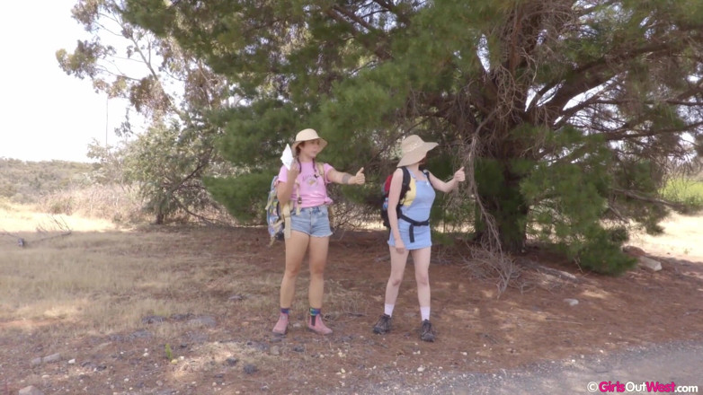 Girls Out West: Śliczne owłosione dziewczyny są lizane podczas lesbijskiej orgii w australijskim...