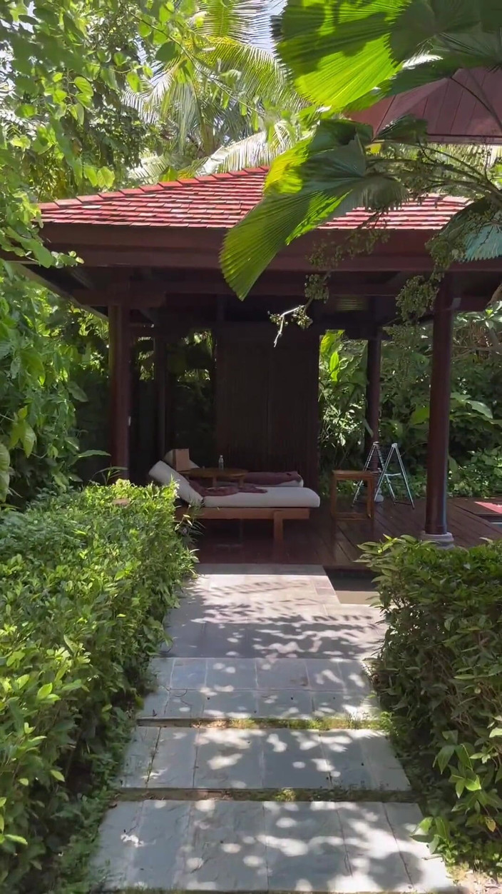 Lulu Wild: Lulu Wild - actriță asiatică jav umplută cu spermă în Paradis