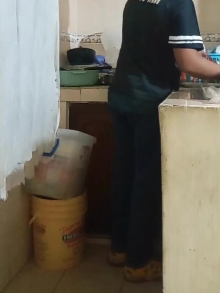 Eatrella j: Fucked Employee When Washing Dishes, Almost Discovered by My Wife