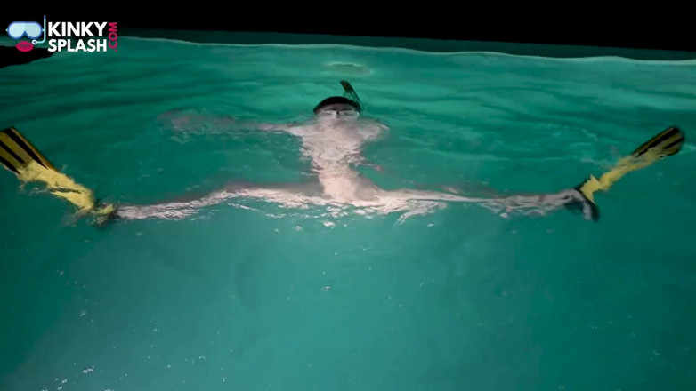 UKCuteGirl Lucy Lauren: Permainan bogel Snorkel Night Slut Underwater