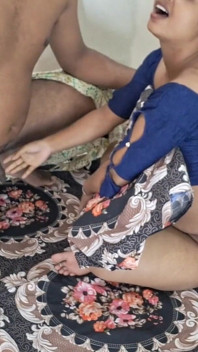 Jija ji ne apne choti sali ki virginy pussy milte Hi uski pussy ros nikal diya, pussy ros piya jija jija ne guder ros yammy...