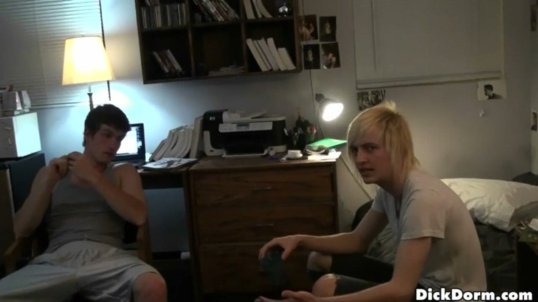 Reality Dudes: Reality Dudes - Robert Makes Bjs Orgasm as They Dare Roommates...