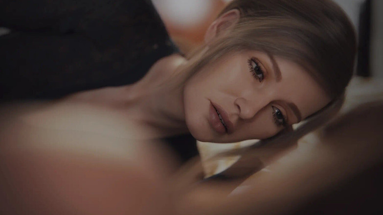 Neorm: Dvě krásné dívky na sebe mluví nezbedně