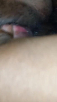 我的女友在做爱时比啪，甜美的漂亮女孩